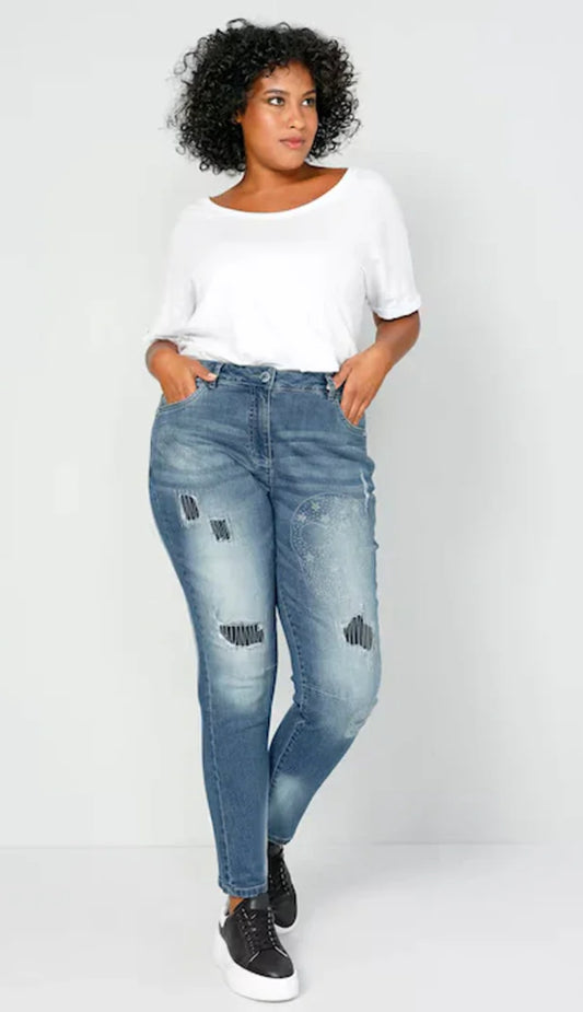 Boyfriend jeans, glitter skulls, destroyed effects, 5-pocket