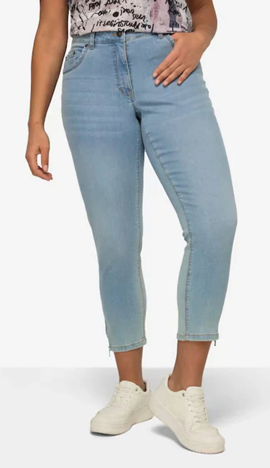 7/8 jeans, slim fit, 5 pockets, hem zipper