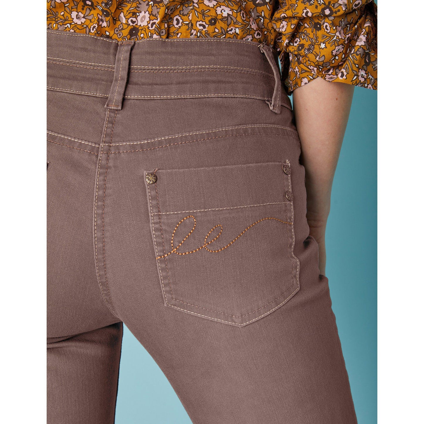 Trendy Women's 7/8th Stretch Denim Jeans with Laser Washing