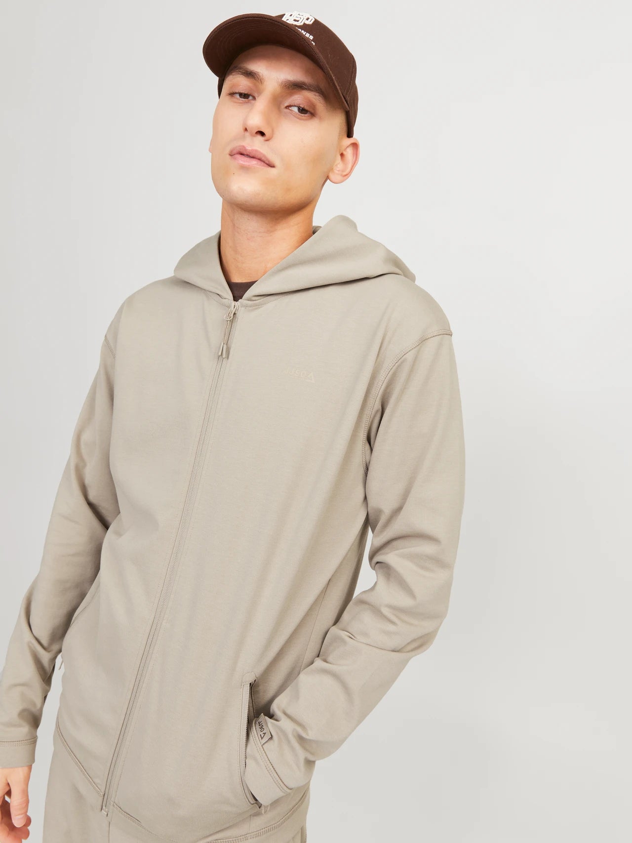 The Essential Zip-Up Fleece Hoodie: Comfort & Versatility