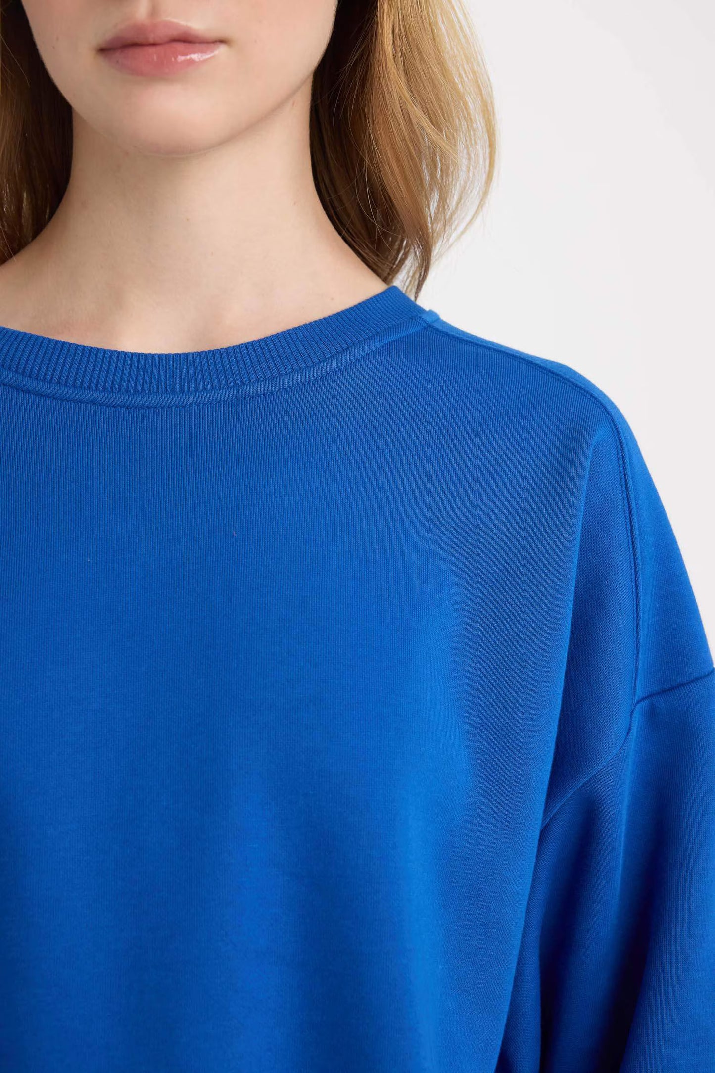 Women's Oversized Plain Sweatshirt – Comfortable and Stylish Pullover