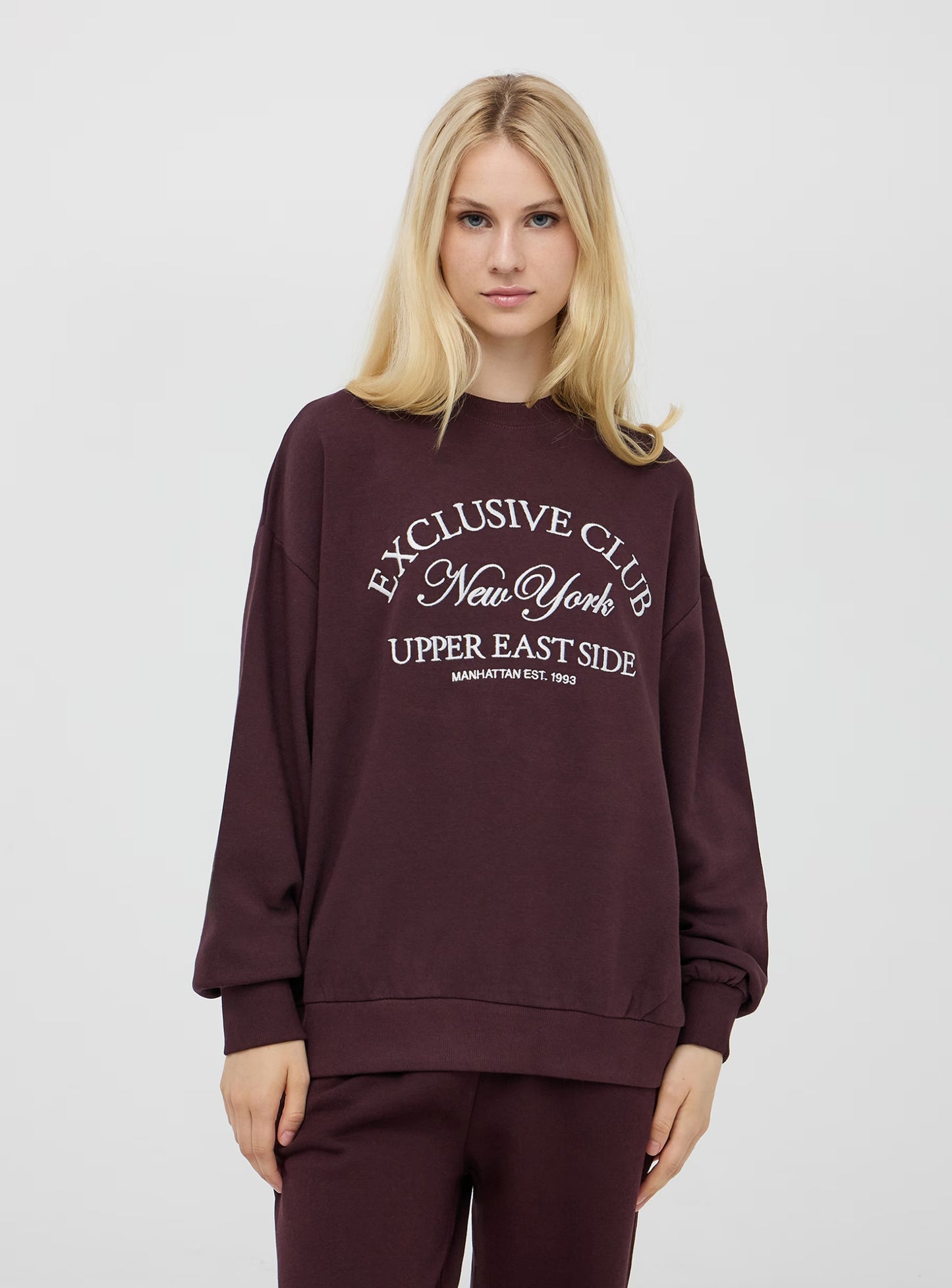 Women's College-Style Embroidered Sweatshirt - Maroon