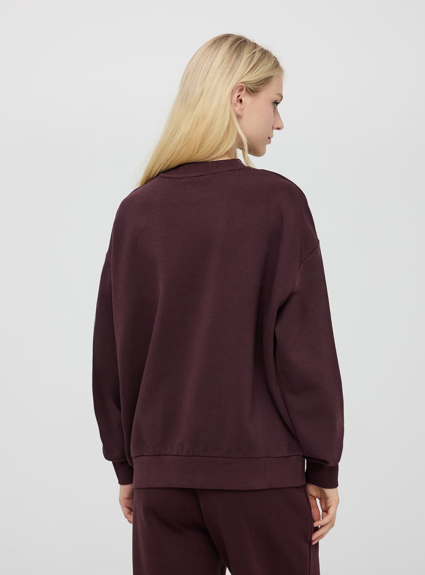 Women's College-Style Embroidered Sweatshirt - Maroon