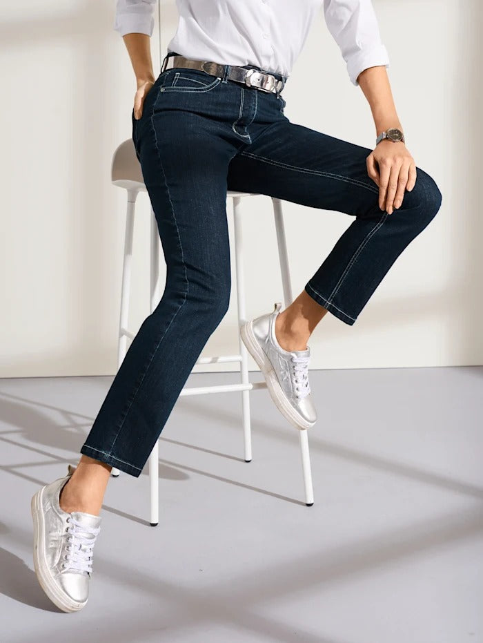 Mona Fit Straight 5-Pocket Jeans