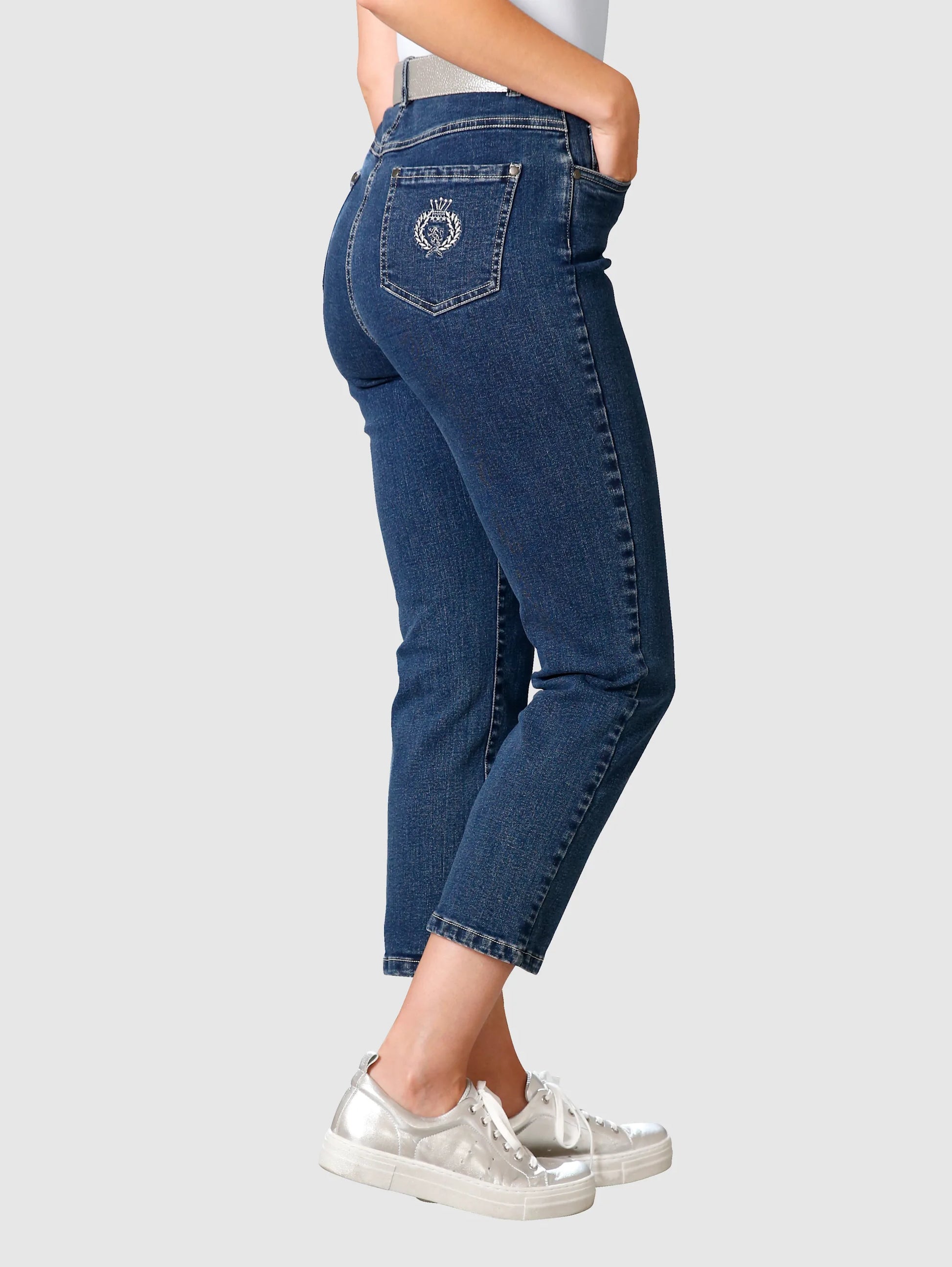 Nifty Stretchable Ladies Denim Designed Capris at Rs 425/piece in