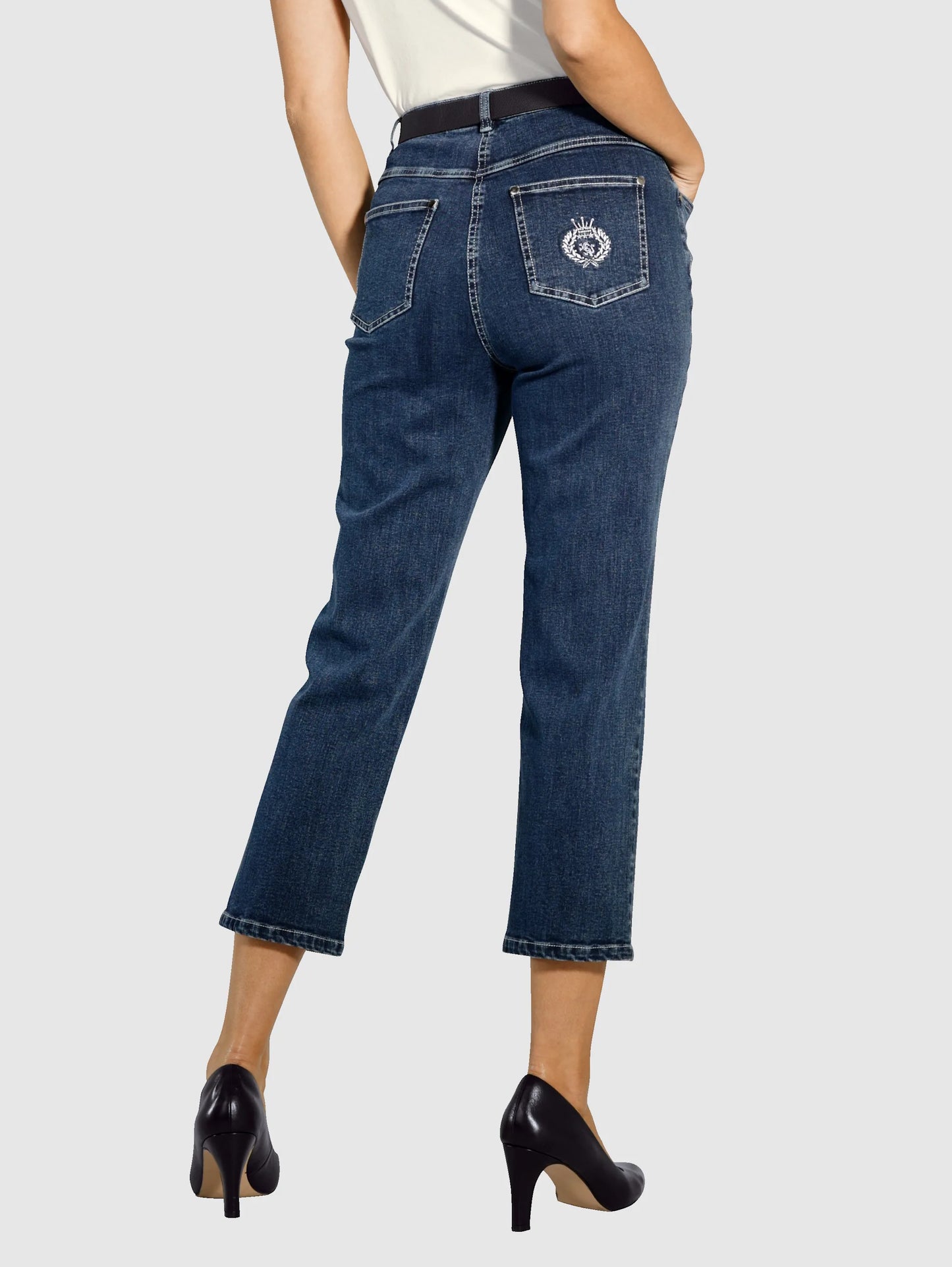 REGULAR FIT | STRETCHABLE DENIM CAPRI FOR WOMEN | 5 POCKET STYLE